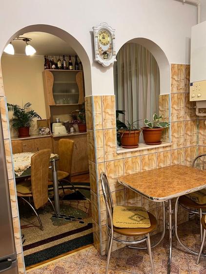 Apartament cu 4 camere decomandat în Central