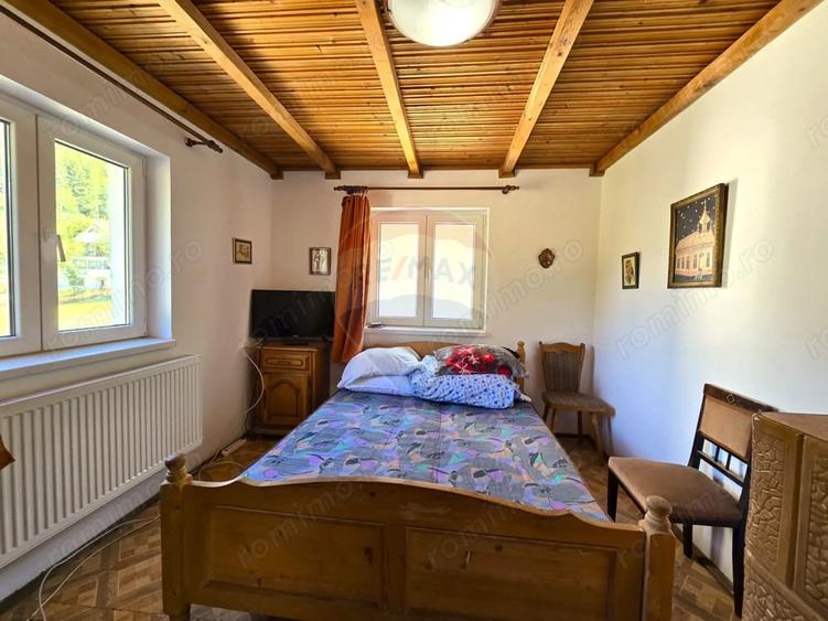 Casă cu 5 camere cu Teren 500 Mp în Moieciu