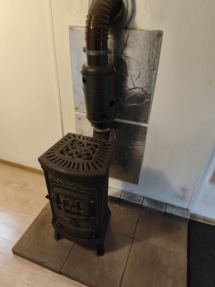 Casă individuală cu 4 camere cu Teren 11000 Mp în Central