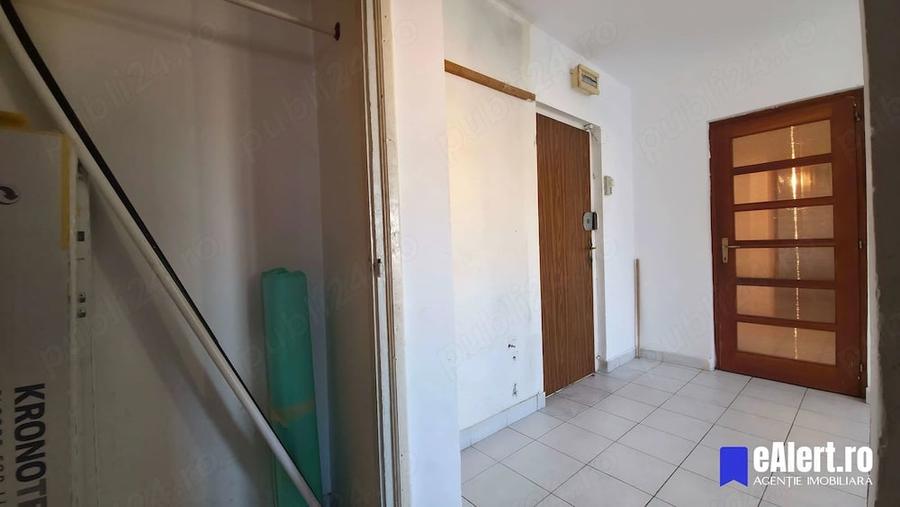 Apartament cu 4 camere semidecomandat în 13 Septembrie