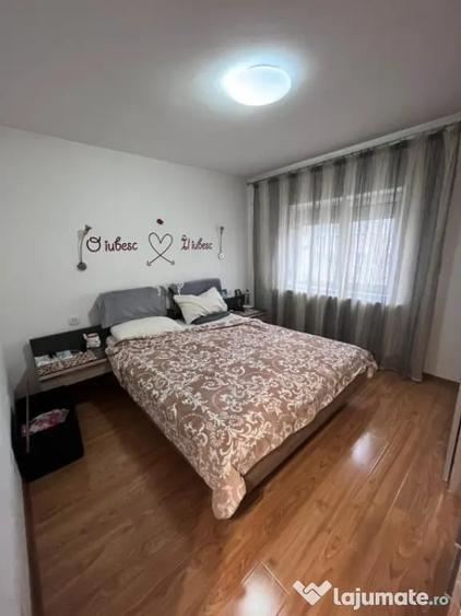 Apartament cu 3 camere decomandat, mobilat în Craiovița Nouă