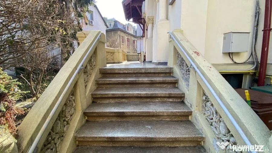 Casă cu 7 camere cu Teren 383 Mp în Cișmigiu