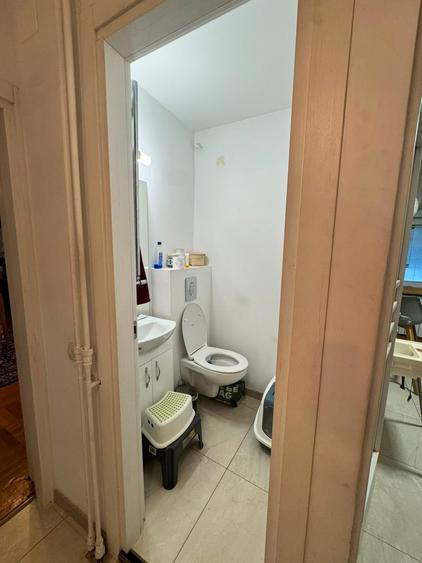 Apartament cu 3 camere semidecomandat în Unirii