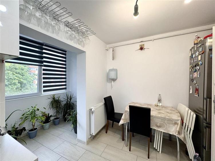 Apartament cu 3 camere decomandat, mobilat în Triaj