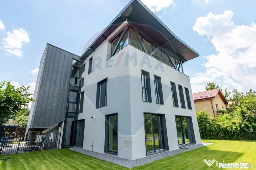 Casă cu 9 camere cu Teren 532 Mp în Băneasa