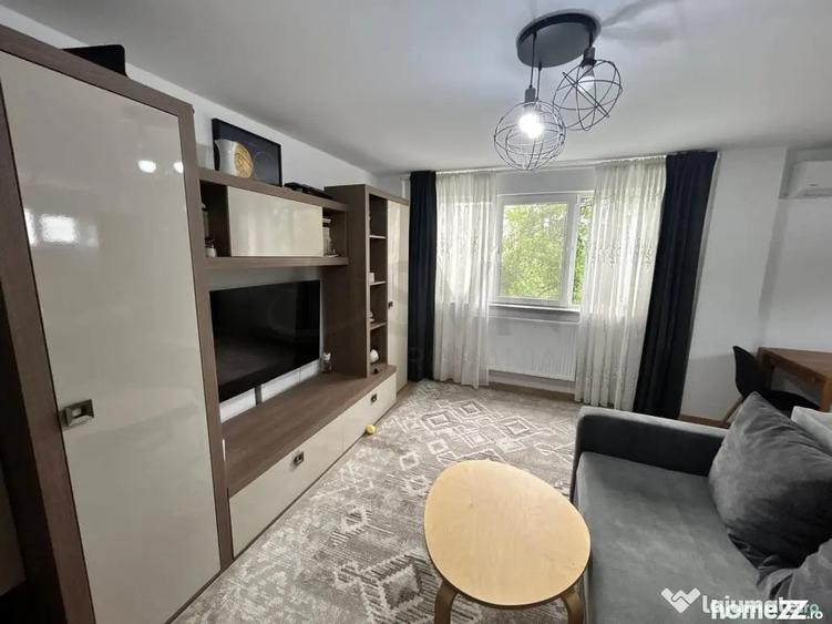 Apartament cu 3 camere decomandat în Domenii