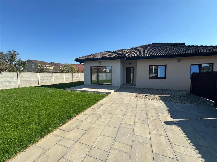 Casă individuală cu 4 camere cu Teren 320 Mp în Moșnița Nouă