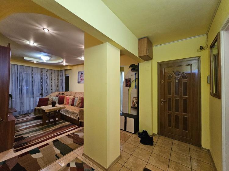 Apartament 4 camere,2 bai,2 balcoane,etaj 2 - 18