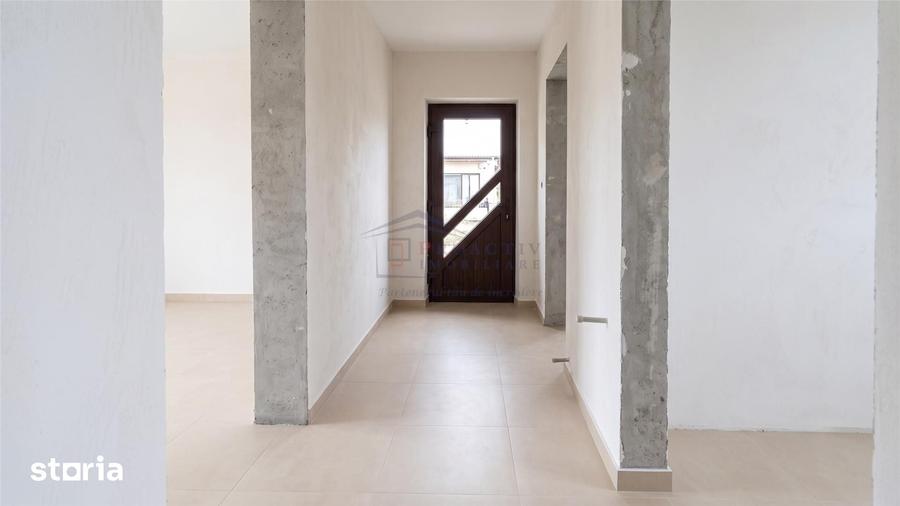 Casă cu 4 camere cu Teren 1150 Mp în Central