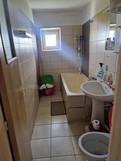 Apartament cu 3 camere decomandat în Colentina