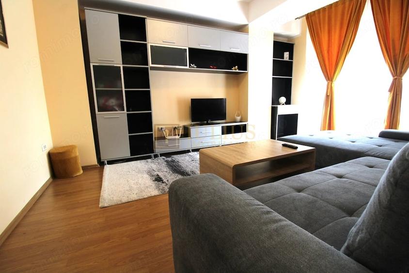 Apartament cu 3 camere decomandat în Girocului