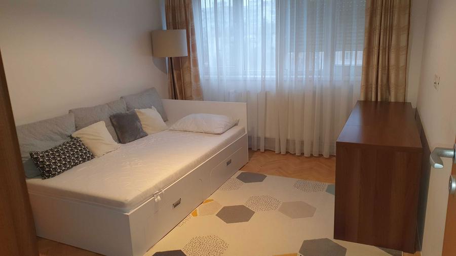 Apartament cu 3 camere decomandat, mobilat în Cetății
