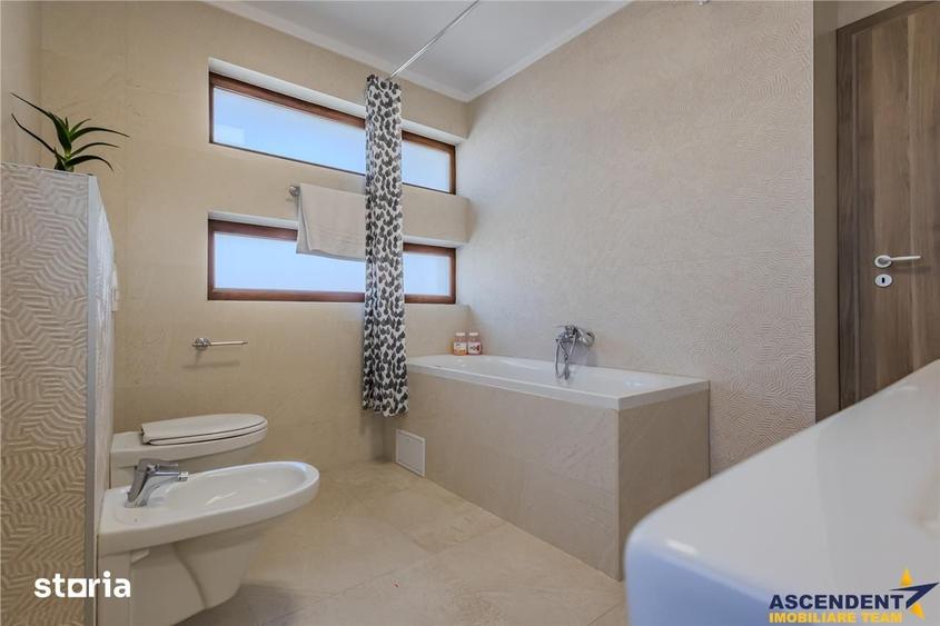 Casă cu 4 camere cu Teren 333 Mp în IAR