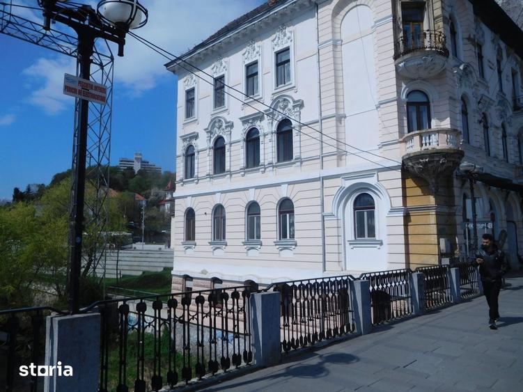 Apartament cu 4 camere în Central