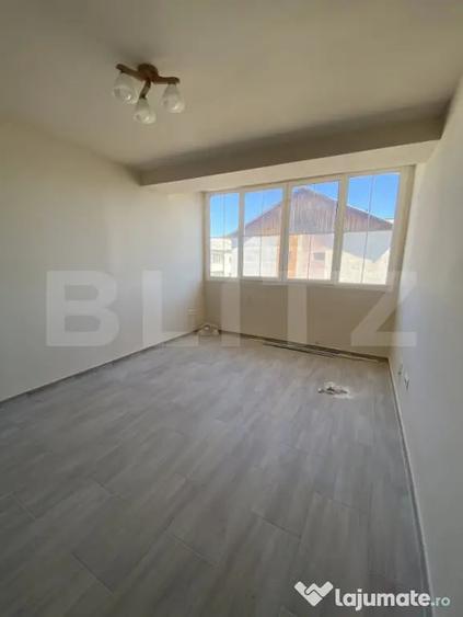 Apartament cu 7 camere decomandat în Central