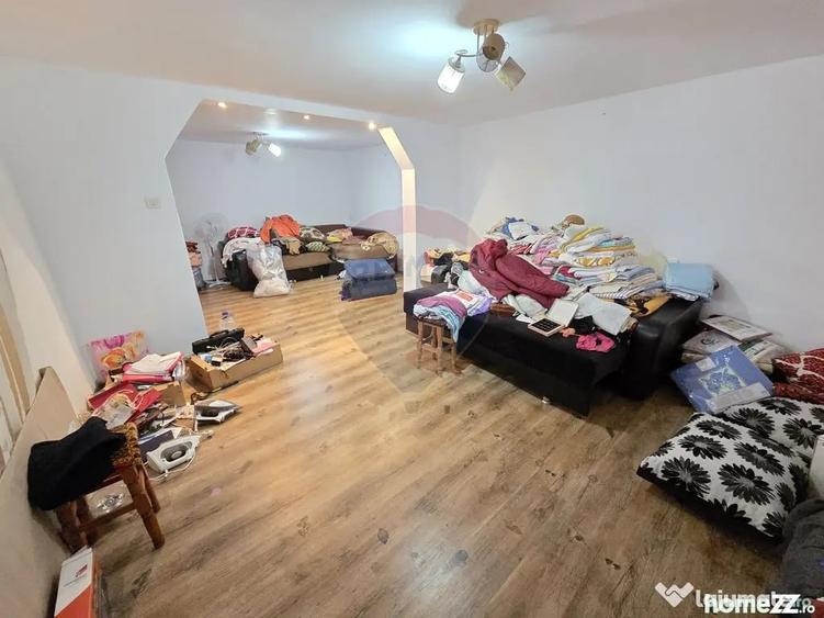 Casă cu 3 camere cu Teren 1000 Mp în Bătinești