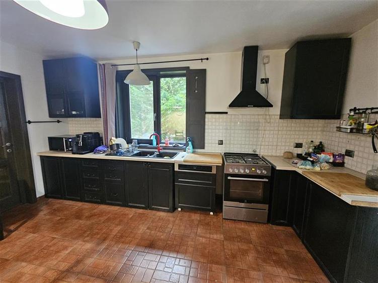 Casă individuală cu 5 camere cu Canalizare în Făget