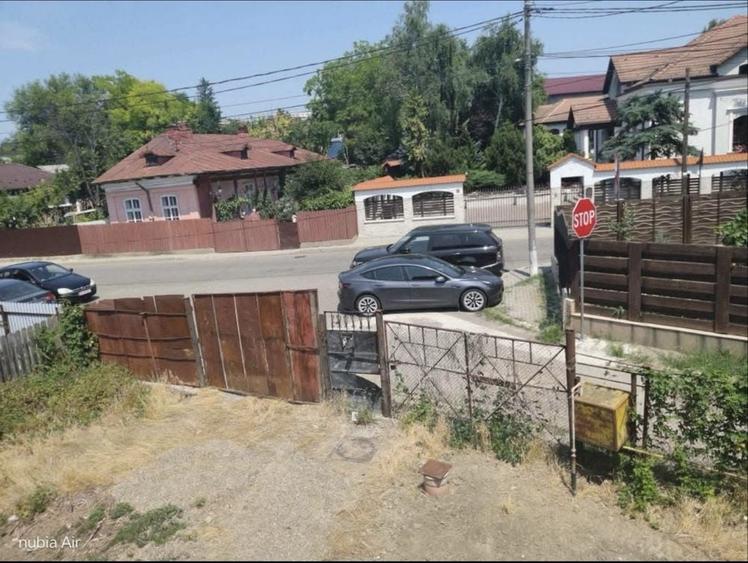 Casă cu 4 camere în Tătărași