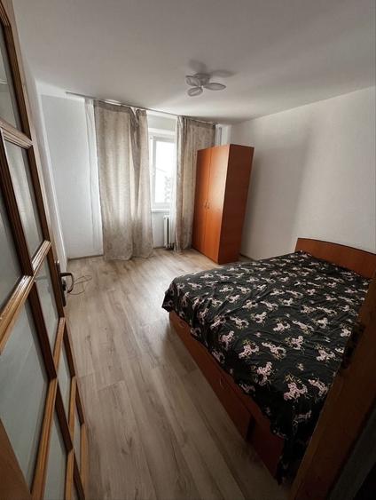 Apartament cu 4 camere semidecomandat în Rahova