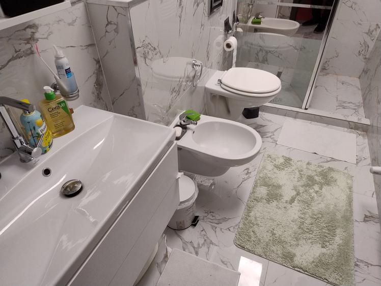 Apartament cu 2 camere decomandat, mobilat în Horea