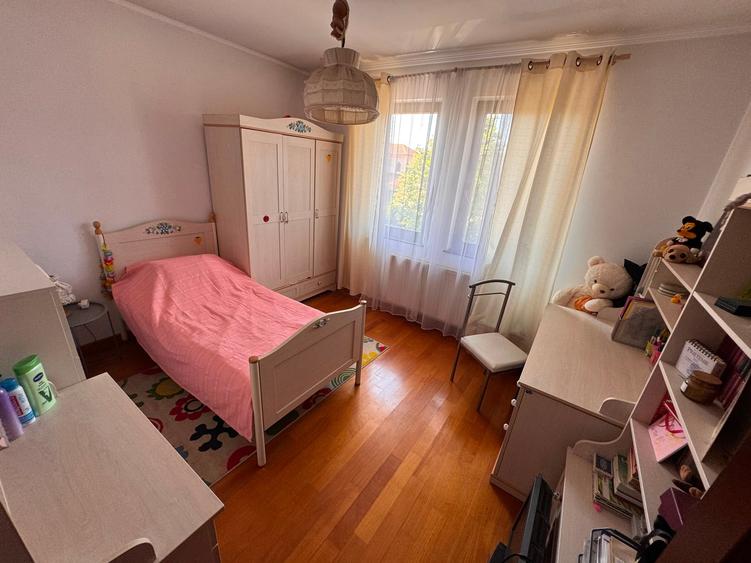 Casă individuală cu 5 camere cu Teren 500 Mp în Domnești