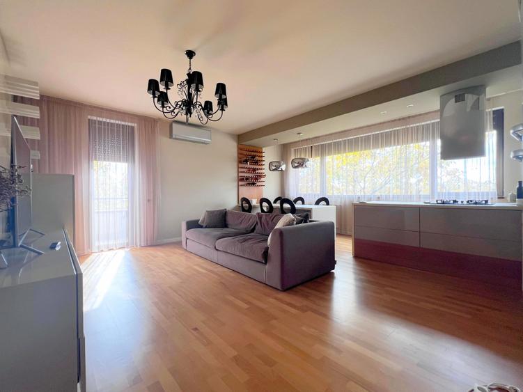 Apartament cu 3 camere decomandat în Lunei