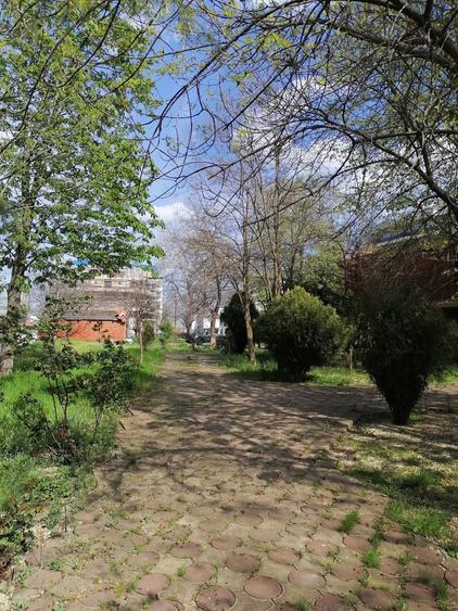 Casă individuală cu 12 camere cu Teren 1000 Mp în Central