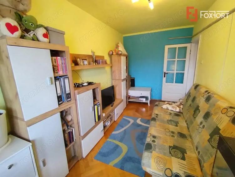 Apartament cu 4 camere semidecomandat, mobilat în Spitalul Județean