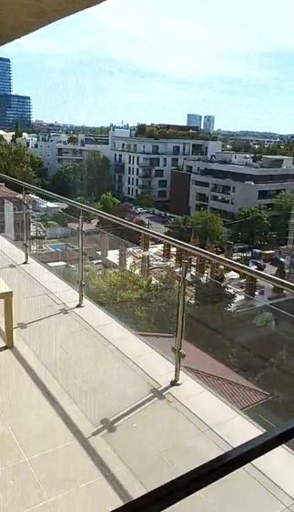 Apartament cu 3 camere semidecomandat în Aviației