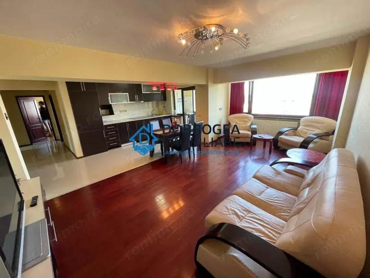 Apartament cu 3 camere decomandat în Păcii