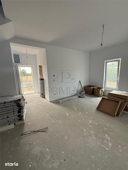 Casă cu 5 camere cu Teren 330 Mp în Moșnița Nouă