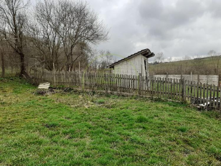 Casă individuală cu 4 camere cu Teren 2750 Mp în Văleni