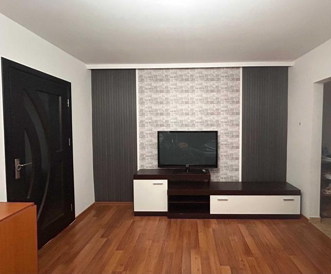 Apartament cu 3 camere semidecomandat în Narcisa