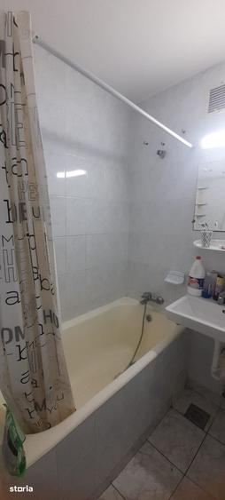 Apartament cu 3 camere decomandat în Drumul Taberei