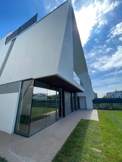 Duplex cu 5 camere cu Canalizare în Central