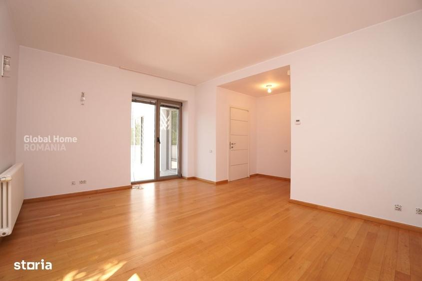 Casă cu 4 camere în Băneasa