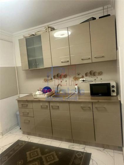 Apartament cu 3 camere decomandat în Filiași