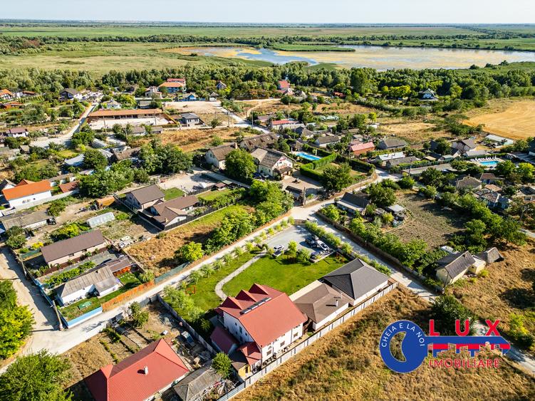 Casă individuală cu 14 camere cu Teren 2276 Mp în Dunavățu de Jos