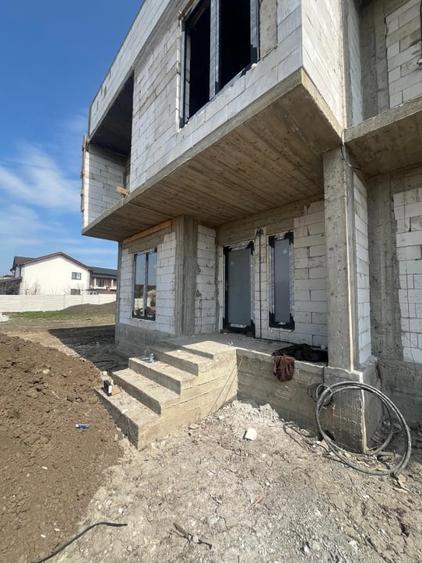 Casă cu 5 camere cu Canalizare în Exterior Nord