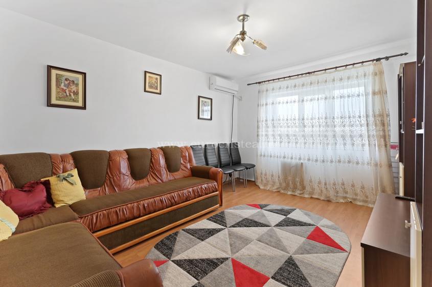 Apartament cu 3 camere decomandat în Central
