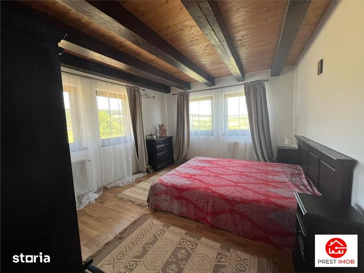 Casă cu 6 camere cu Teren 46000 Mp în Ceuaș