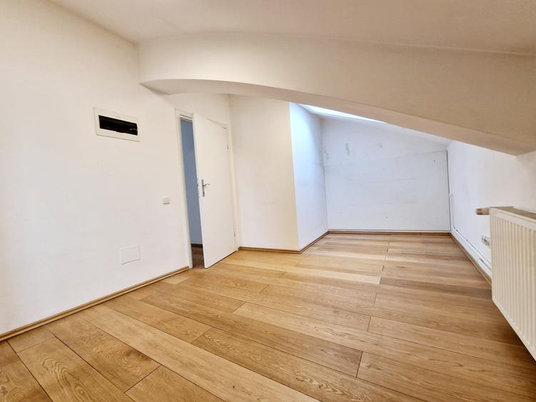Apartament cu 4 camere decomandat în Cotroceni