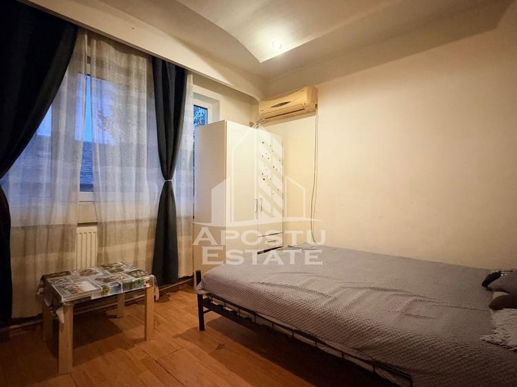 Garsonieră decomandată, mobilată în Buziașului