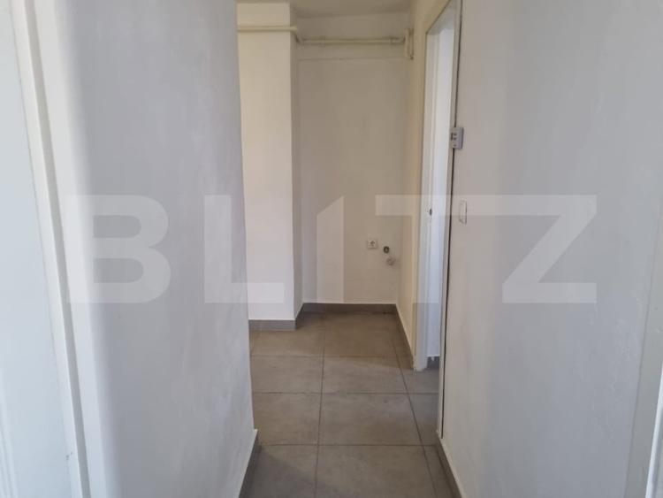 Apartament cu 3 camere semidecomandat în Est