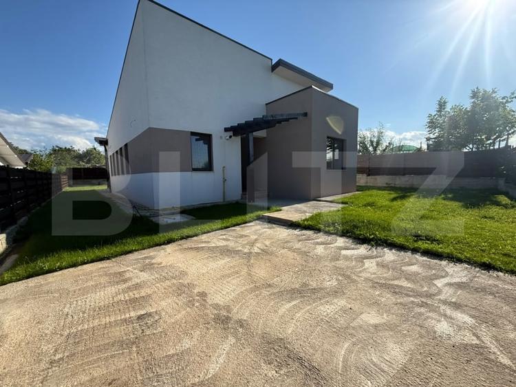 Casă individuală cu 4 camere cu Canalizare în Hlincea