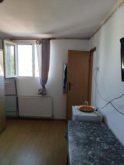 Garsonieră decomandată în P-ța Ovidiu
