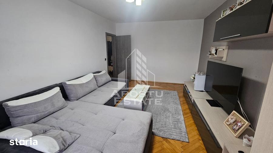 Apartament cu 3 camere decomandat în Lipovei