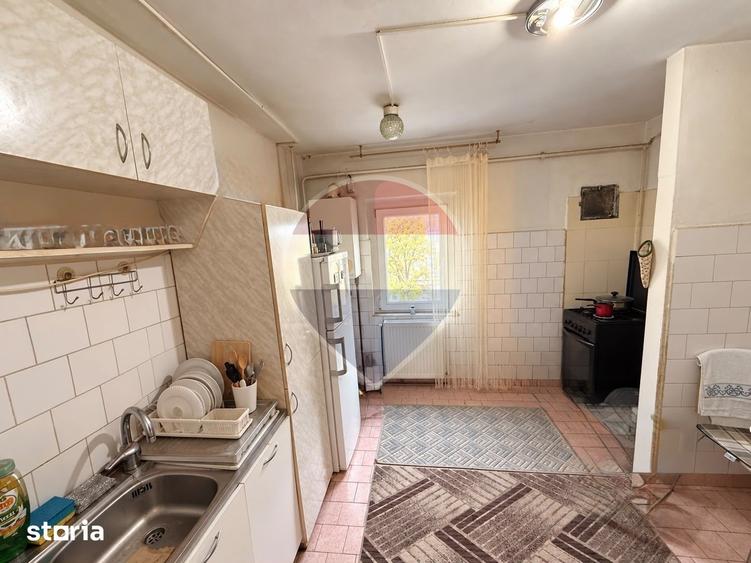 Apartament cu 2 camere semidecomandat, mobilat în Craiovița Nouă
