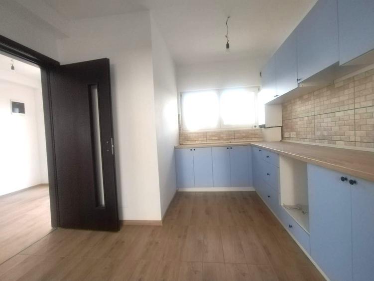 Duplex cu 4 camere cu Canalizare în Sud-Est