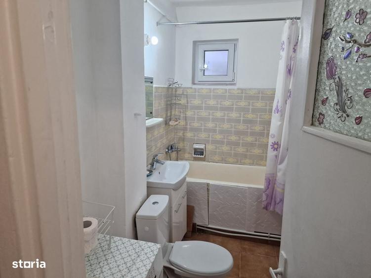 Apartament cu 3 camere semidecomandat în Central